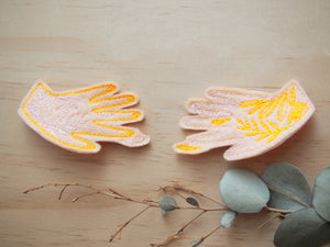 Collar hands brooches